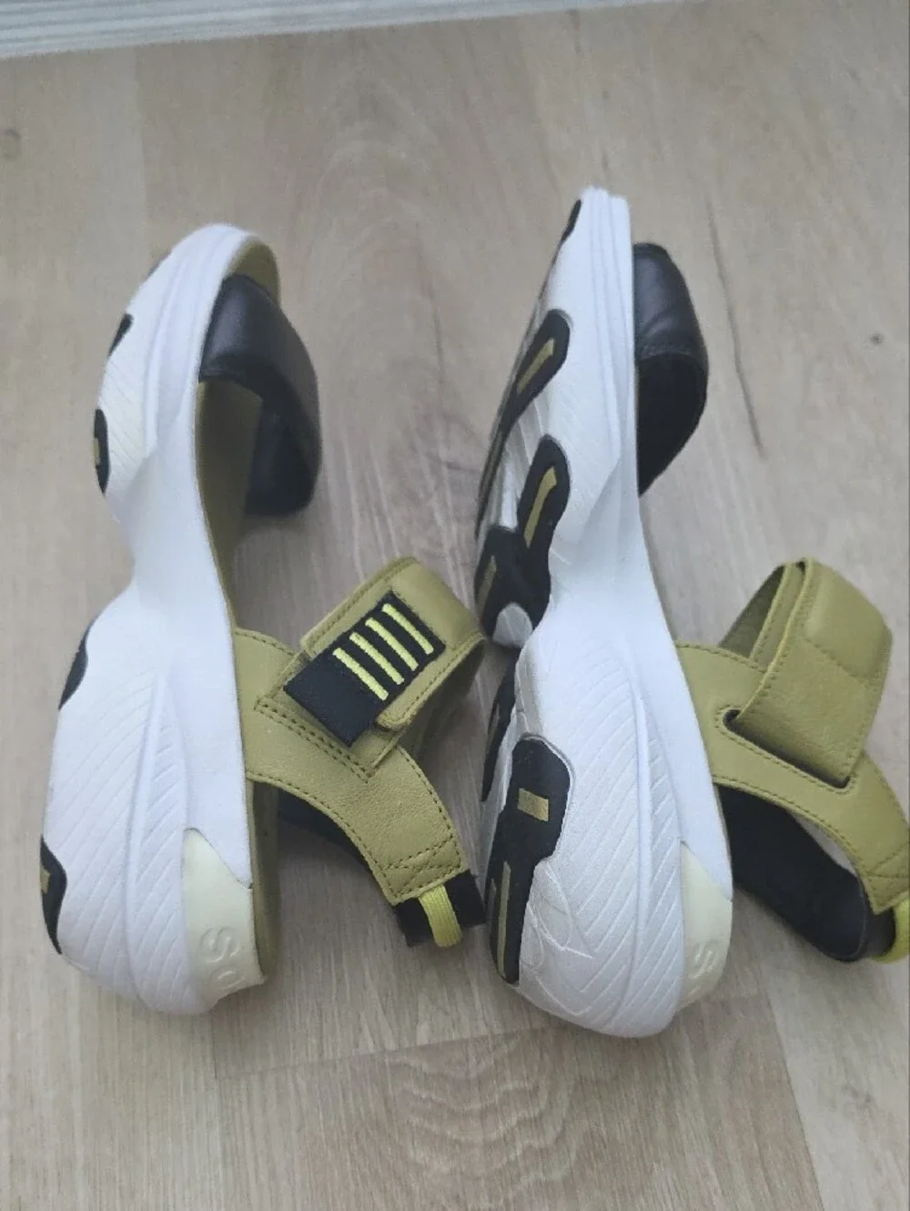 Sorel Kinetic Impact Y-Strap High Wedge Sandal Olive Green Size 9